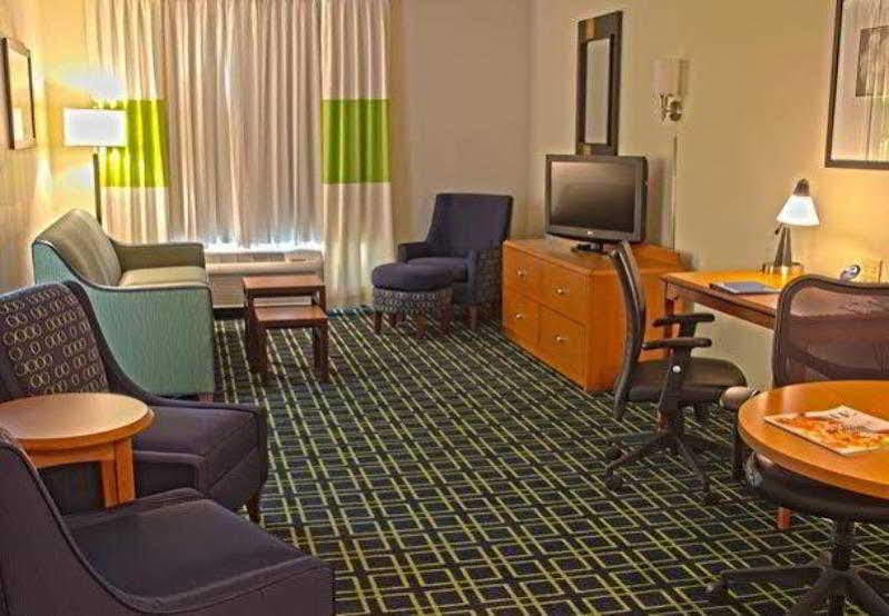 Fairfield Inn & Suites By Marriott Charleston Airport/Convention Center North Charleston Bagian luar foto