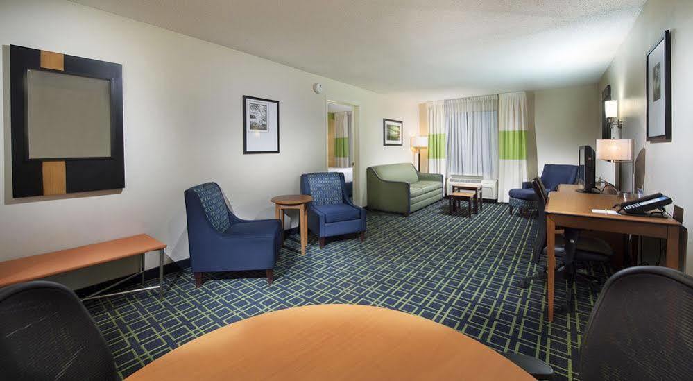 Fairfield Inn & Suites By Marriott Charleston Airport/Convention Center North Charleston Bagian luar foto