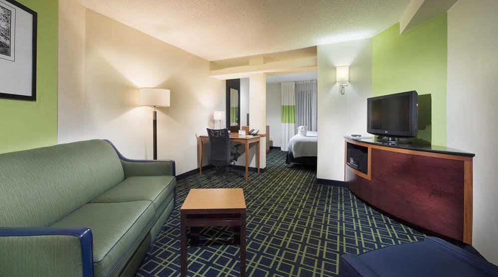 Fairfield Inn & Suites By Marriott Charleston Airport/Convention Center North Charleston Bagian luar foto